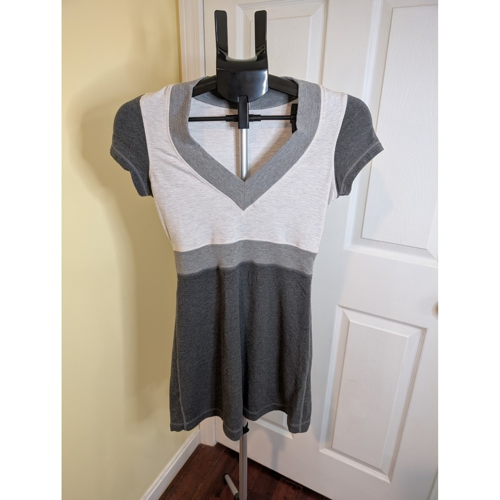 Lululemon Tunic Dress Grey Colorblock V-Neck Short Sleeve -‎ Size 4